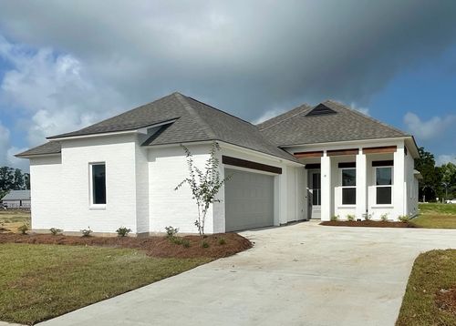 exterior of a new construction home in baton rouge