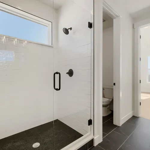 8653 Palo Alto - Primary Bathroom