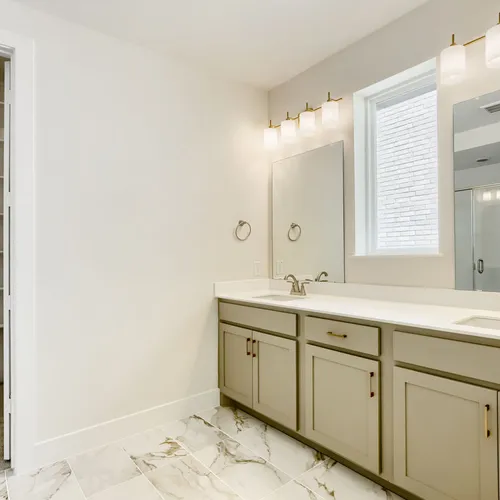 4307 Azalea - Full Bathroom