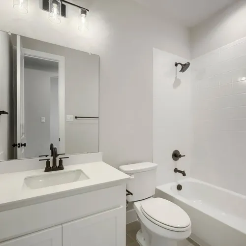 106 Alamito - Full Bathroom