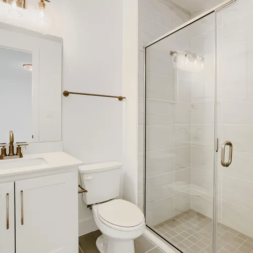 2611 Acie - Full Bathroom