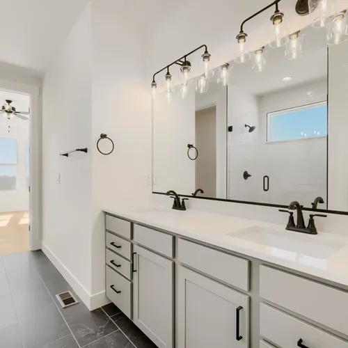 8653 Palo Alto - Primary Bathroom