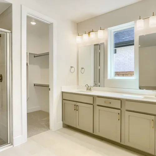 4307 Azalea - Primary Bathroom