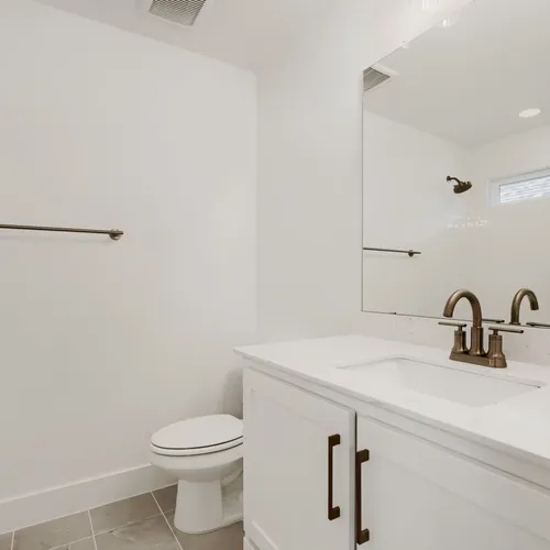 2611 Acie - Full Bathroom