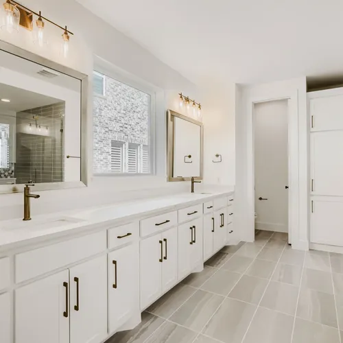 2611 Acie - Primary Bathroom