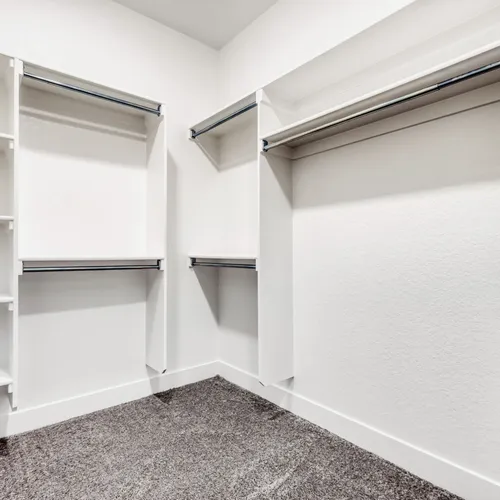 8653 Palo Alto - Primary Closet