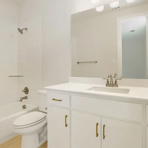 4307 Azalea - Full Bathroom