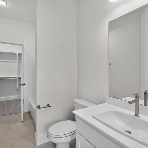 1704 Truro - Full Bathroom
