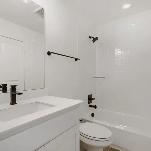 4315 Windy - Full Bathroom