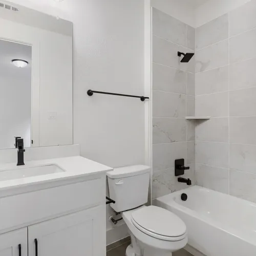 4315 Windy - Full Bathroom