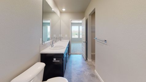 2921 Shady Oaks Dr. - Del Norte 501 - Master Bathroom View 2