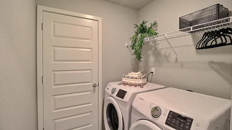 Del Norte 501 - Laundry Room - Example