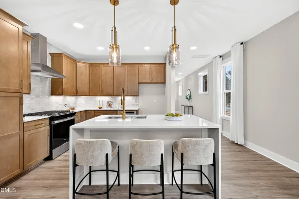 Kitchen Island Seating (Model Home)