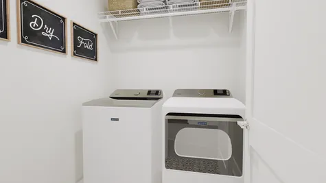 Luna - Laundry Room