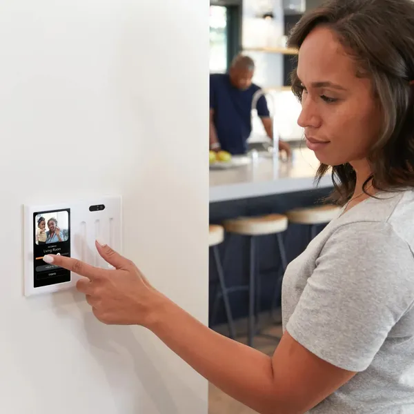 Built-in Camera  with Privacy Shutter
