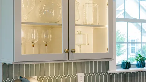 Lexington Kitchen Cabinets & Backsplash