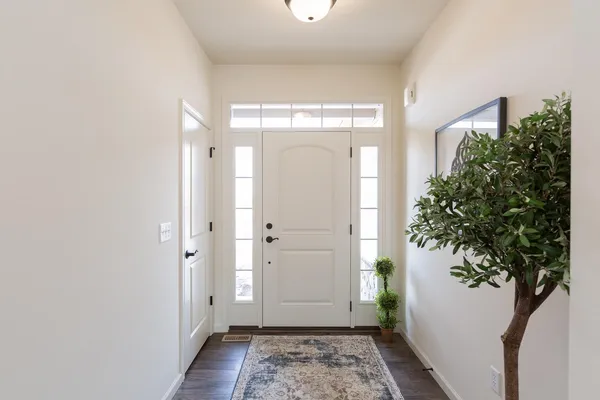 Monarch Front Entry & Hallway