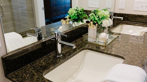 Lexington Owner's Bathroom Suite Granite Countertops