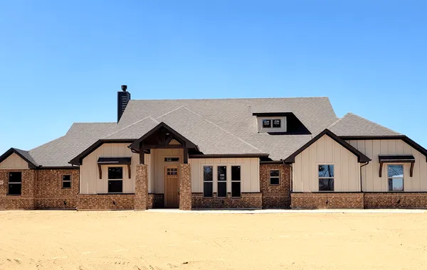 Exterior picture of 106 PR 4624 in Maverick Bend, Boyd, TX