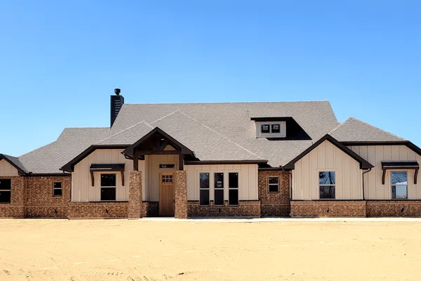 Exterior picture of 106 PR 4624 in Maverick Bend, Boyd, TX