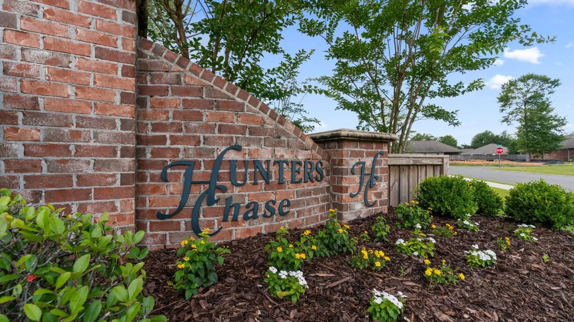 Hunters Chase Front Entrance Sign