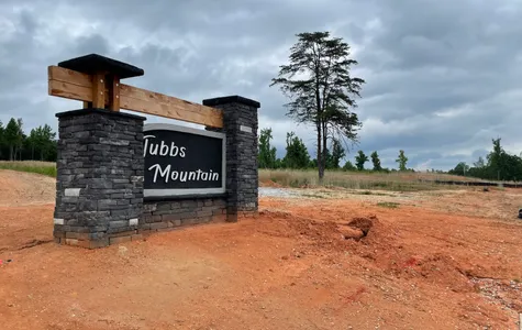 community entrance to tubbs mountain estates