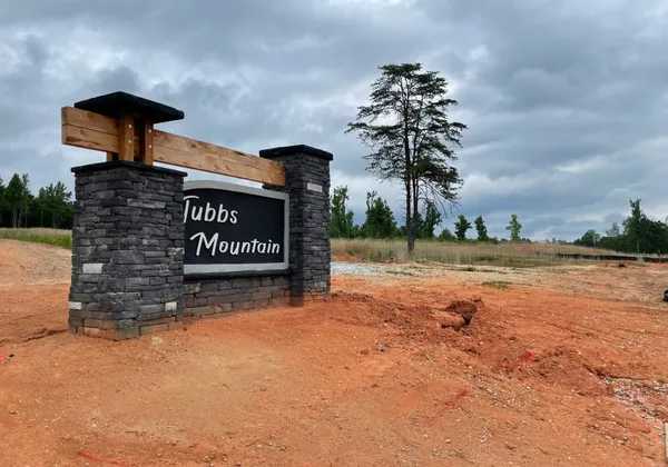community entrance to tubbs mountain estates