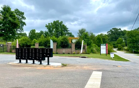entrance to the pointe summit community