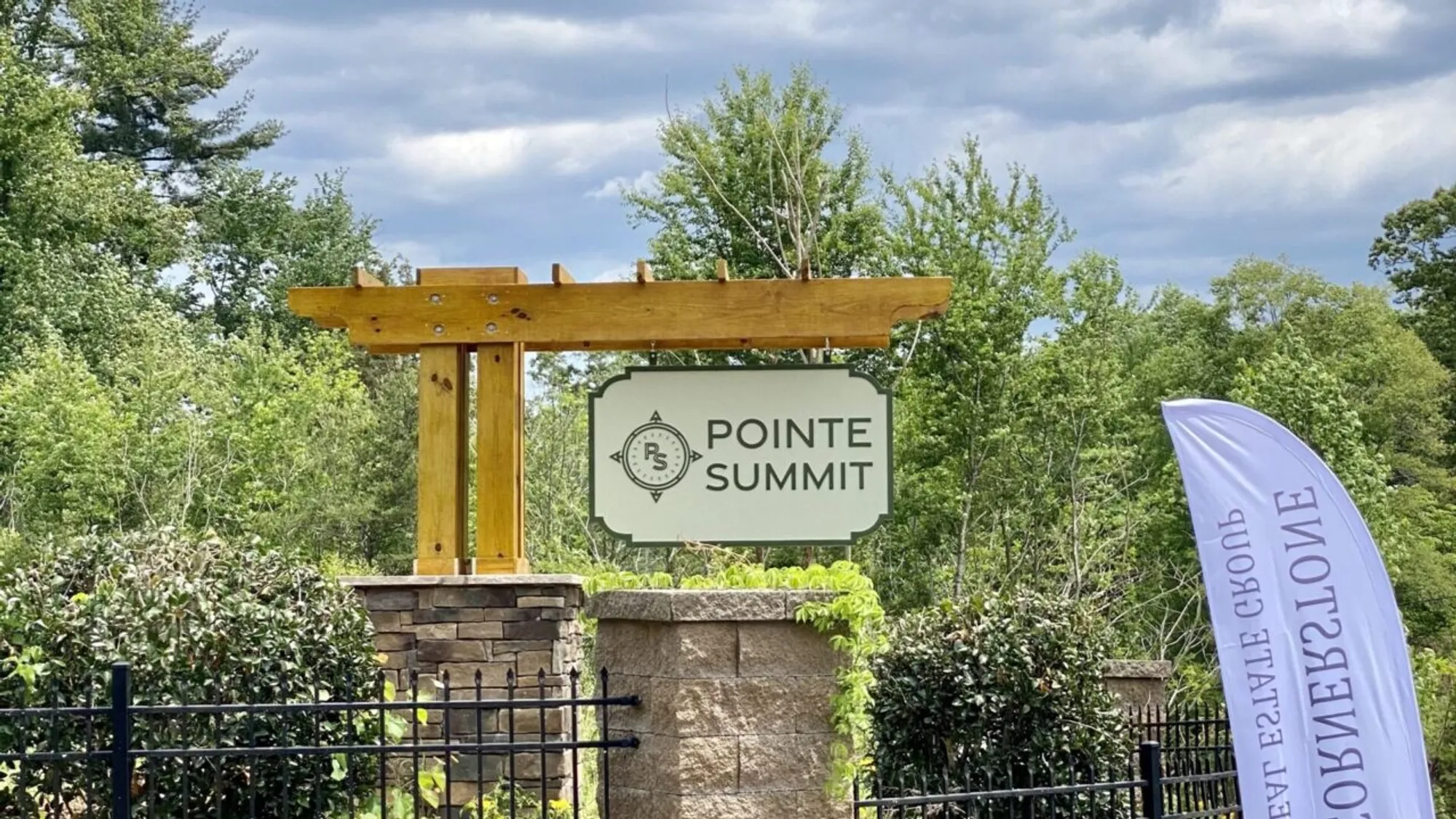 pointe summit community entrance
