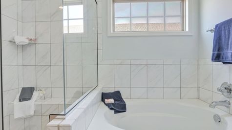 Monterey Villa- 1st Floor Master Bathroom