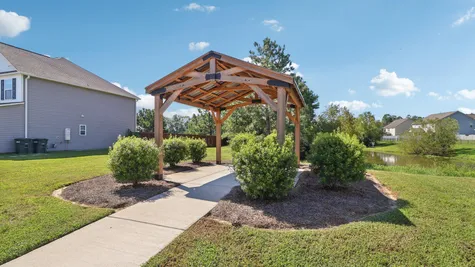 13-web-or-mls-Matthews Dr-S2808-002