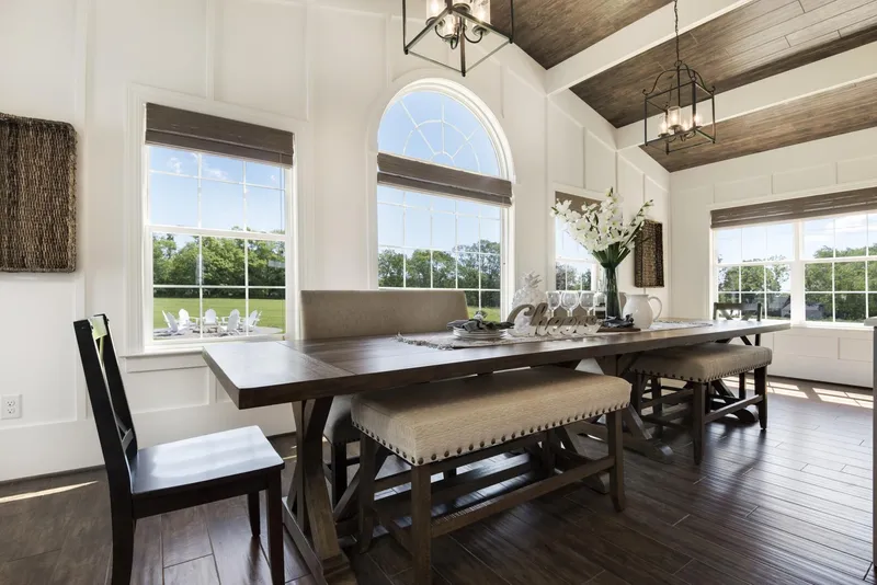 Dining room with a Large table and a lot of natural light