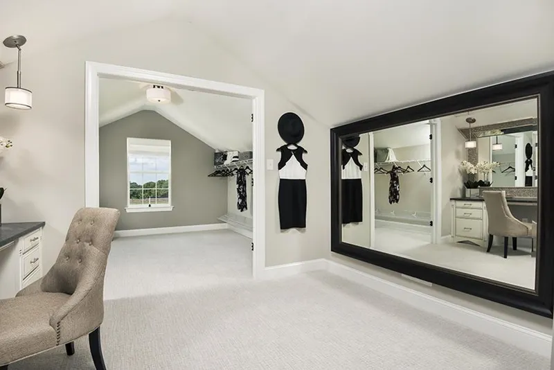 Large Room with Desk and Mirror with a Walk in Closet