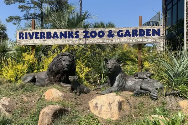 Riverbanks Zoo and Botanical Gardens are close by