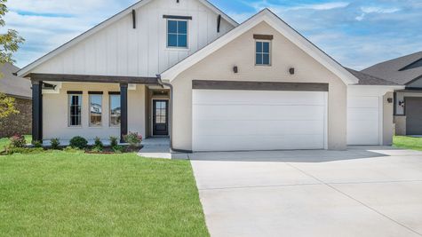  New farmhouse style home in Moore, OK