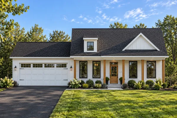 Modern Farmhouse (base)