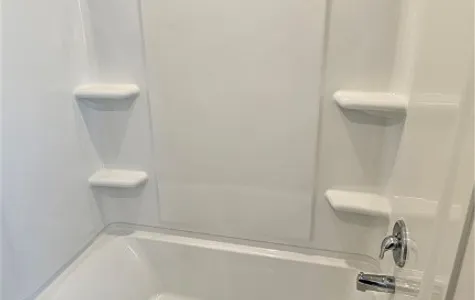 Tub / Shower Combo in 2nd Bathroom Upstairs