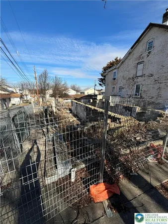 1611 E Eighth