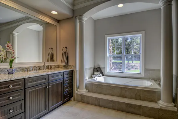 Bathtub with columns in a new home in Wilmington NC