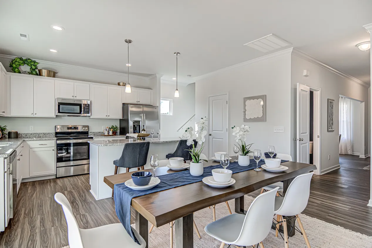 Russell | Kitchen & Dining Room
