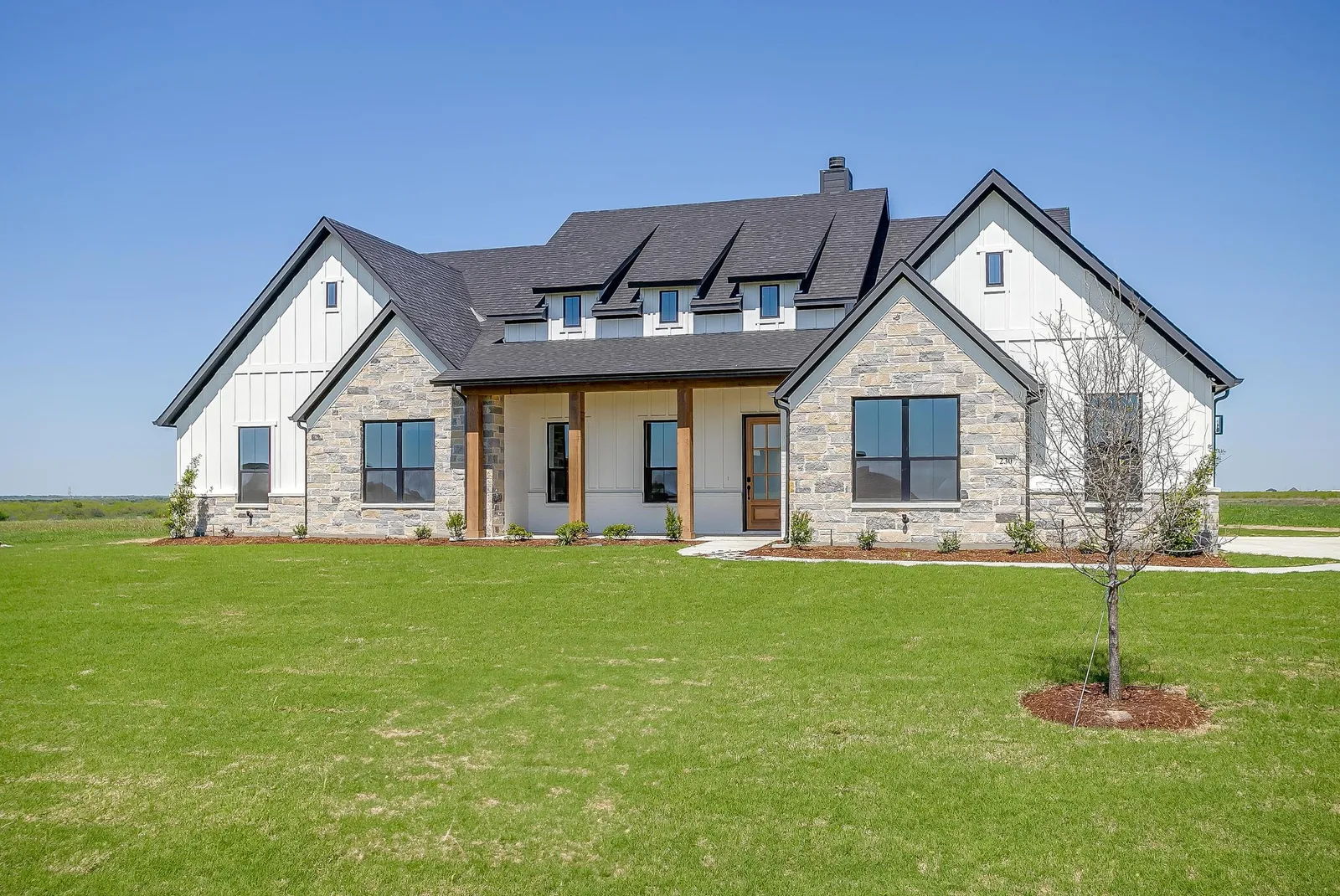 230 Everly Way in Maypearl, Texas