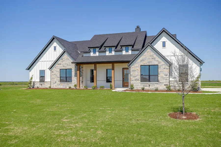 230 Everly Way in Maypearl, Texas — photo 1