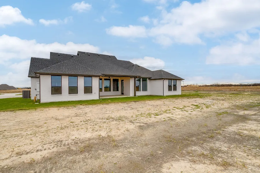 136 Lana Garden Way in Waxahachie, Texas — photo 6