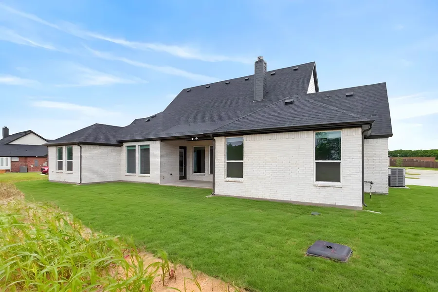 129 Aiden Dr in Waxahachie, Texas — photo 2