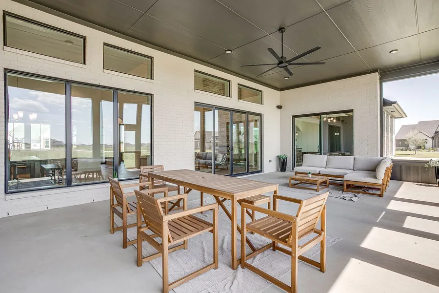 129 Liv Meadow Way in Waxahachie, Texas — photo 4