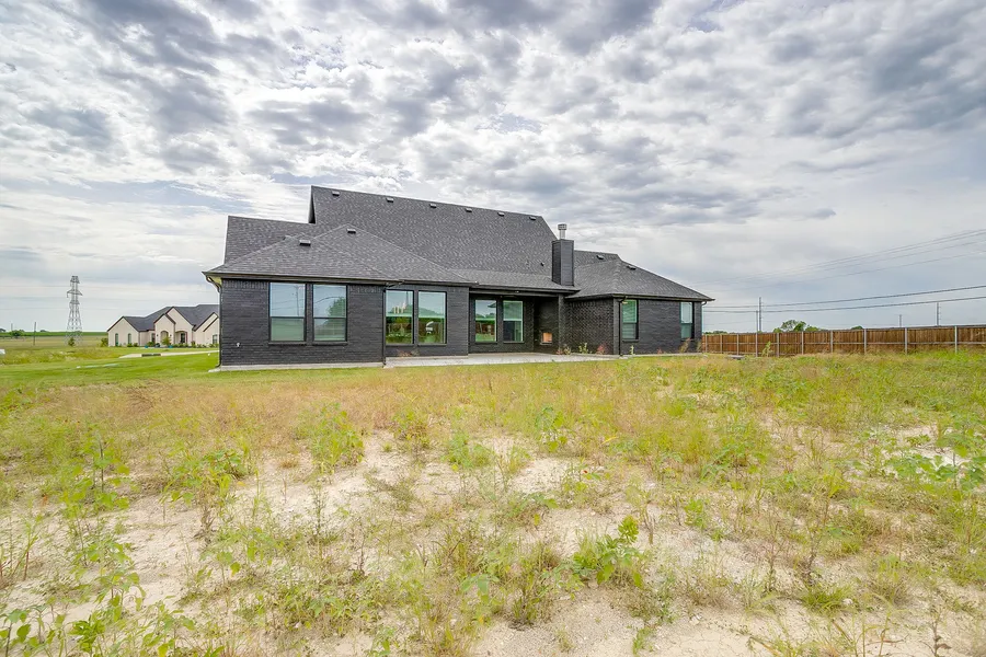 4511 Matador Ranch Ct Waxahachie in Waxahachie, Texas — photo 4