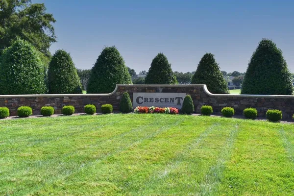 crescent golf community entrance