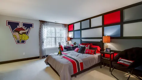 Bedroom in Brandywine with same decor and carpeting