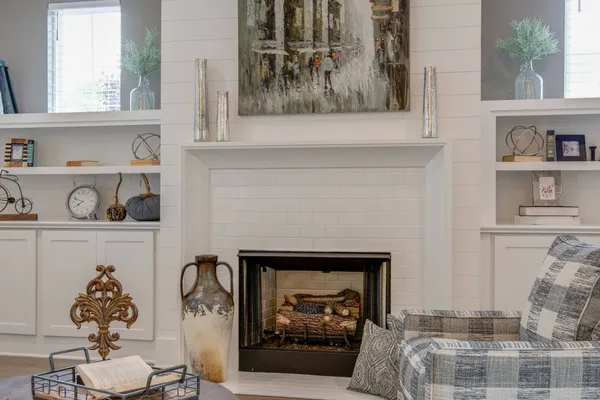Granny White, Fireplace & Built-In Cabinets