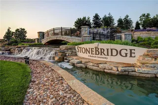Our signature Stonebridge Fountain Park. Many great memories are made and recorded here!